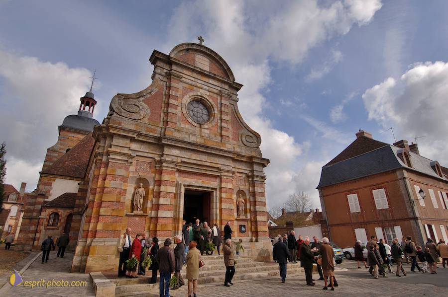 Nom de l'image : D2146156_1_(c)Norbert-JUNG — Description :  Sortie de messe - La FertÈ Vidamme